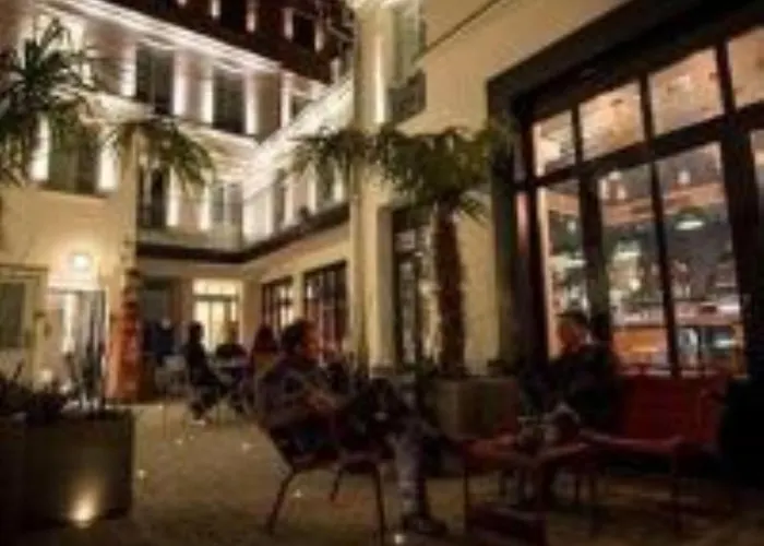 3 Ducks Eiffel Tower By HiphophostelsHostel